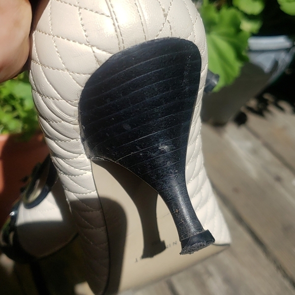 NINE WEST Cream Black Quilted Pumps Heels - Picture 5 of 8